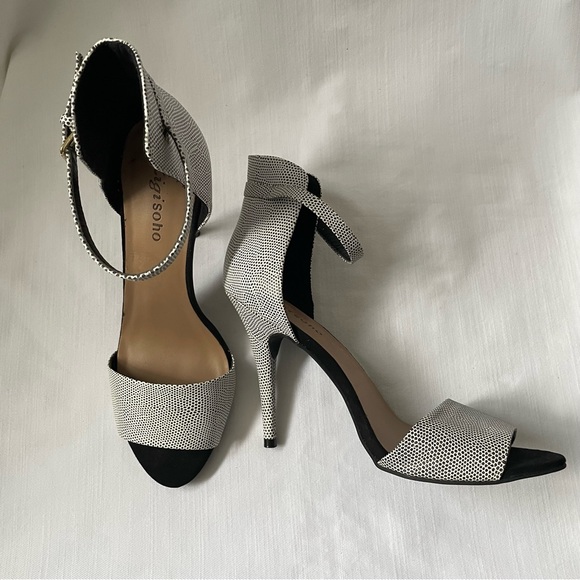 Patterned heeled sandals - Picture 2 of 3